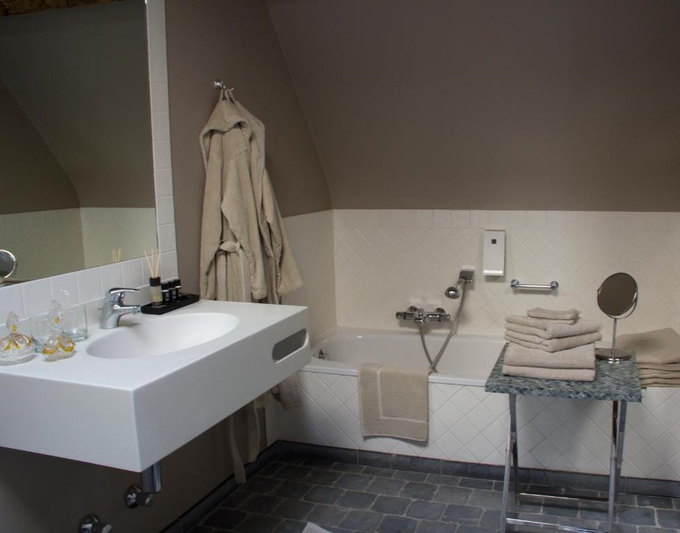 Hotel Het Oud Gemeentehuis Дамме Номер фото